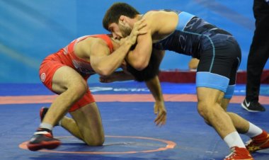Azərbaycanın daha iki güləşçisi İslamiadada finala yüksəldi