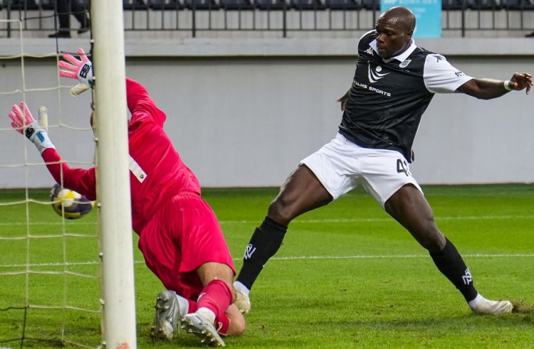 Abubakar ilk iki matçı qolsuz tərk etməyən yeganə debütant oldu