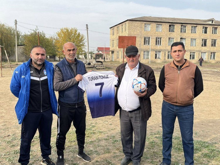 "Turan Tovuz"un məşqçiləri kənd məktəbinin qonağı oldular