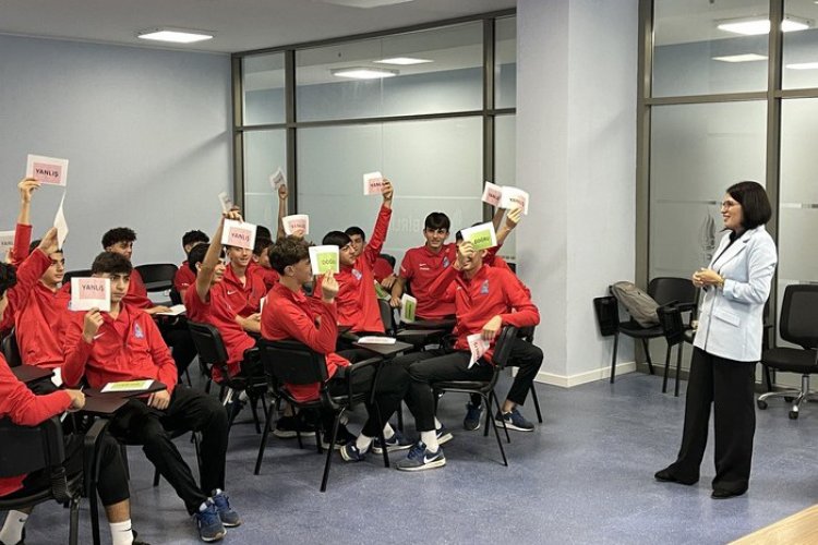 Millimizin futbolçuları üçün maarifləndirici seminar təşkil edildi