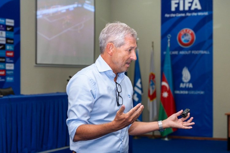 De Blekere 12-ci turun mübahisəli epizodlarını şərh etdi - VİDEO