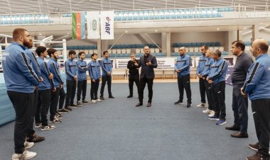  Federasiya rəhbərliyi DÇ-yə gedəcək milli ilə görüş keçirdi