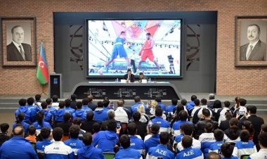 Nazir beynəlxalq yarışlarda nəticə qazanmış idmançılarla görüşdü