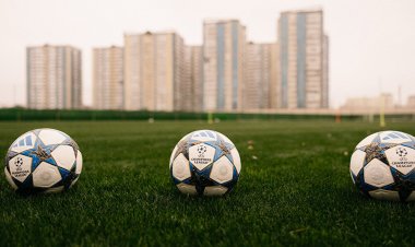 "Ayaks" "Neftçi" Futbol Mərkəzində
