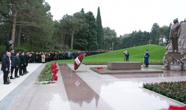  AGİN nümayəndələri Ümummilli Liderin məzarını ziyarət etdilər