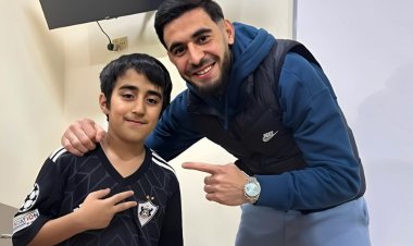 Elvin sığınacaqdakı videosu ilə məşhurlaşan Əkbərlə görüşdü