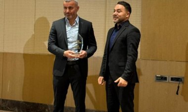 Qurban Qurbanov mükafatlandırıldı 