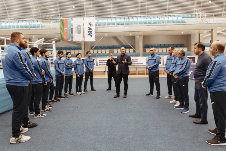  Federasiya rəhbərliyi DÇ-yə gedəcək milli ilə görüş keçirdi