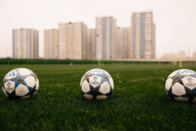 "Ayaks" "Neftçi" Futbol Mərkəzində