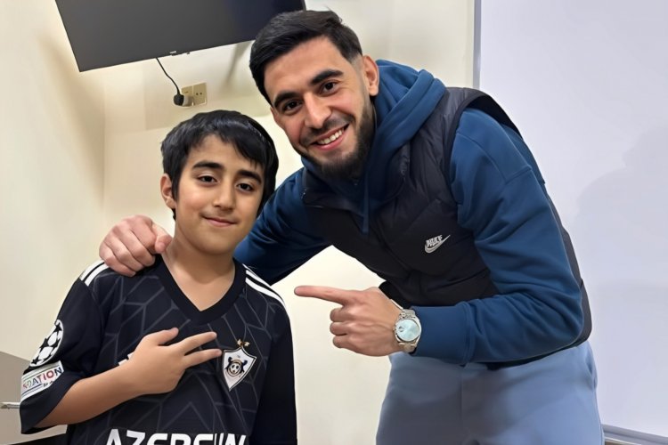 Elvin sığınacaqdakı videosu ilə məşhurlaşan Əkbərlə görüşdü