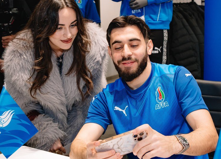 Azərbaycan milli komandasının rəsmi formaları satışa çıxarıldı