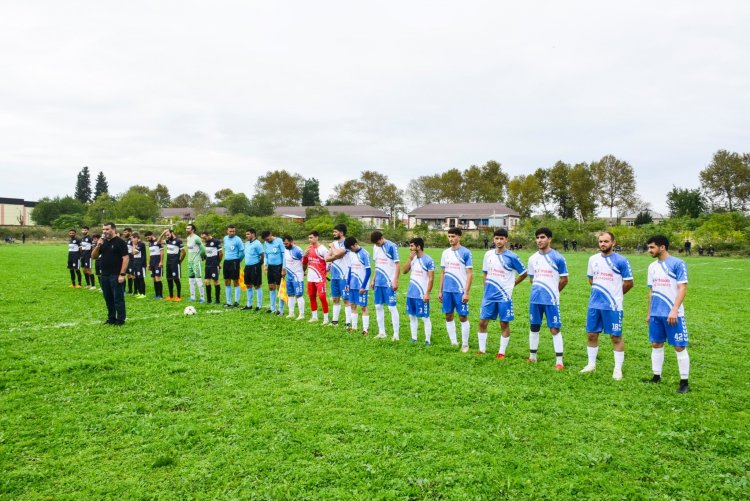 Azarkeşlər meydana daxil olub rəqib futbolçuları döydülər - ŞOK