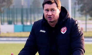 Premyer Liqada əcnəbi məşqçiyə güvənən 21-ci komanda hansıdır?