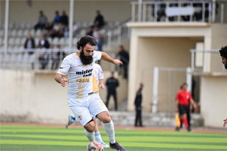 Ölkə çempionatının debütantı bombardiri ilə yollarını ayırdı