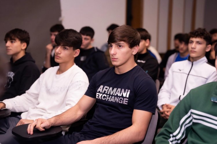 Milli komandanın yeni üzvlərinə maarifləndirici seminar keçirildi