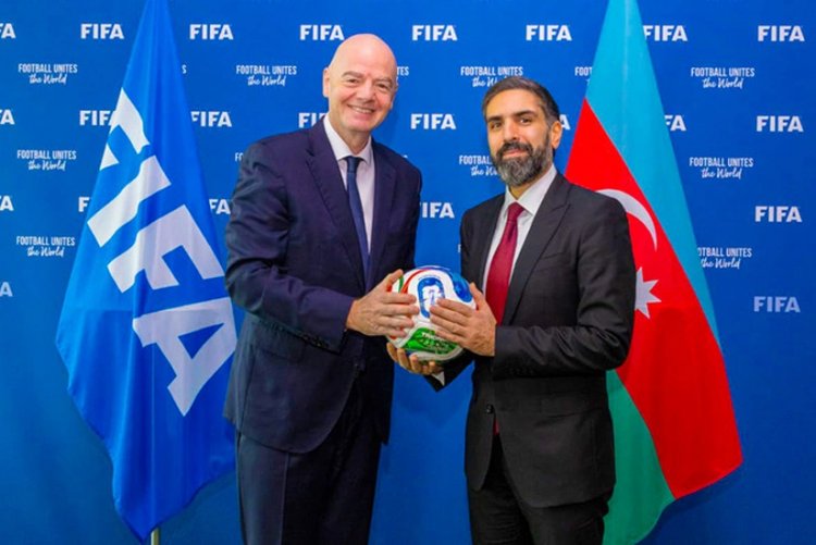 Rövşən Nəcəf Davosda Canni İnfantino ilə görüş keçirdi