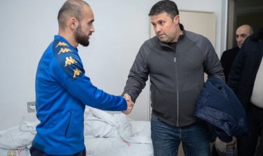  Azər Bağırov bir neçə gün əvvəl bıçaqlanan Vyesəli ziyarət etdi