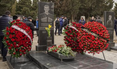  FOTOLAR: AFFA rəhbərliyi Anatoli Banişevskinin məzarını siyarət etdi