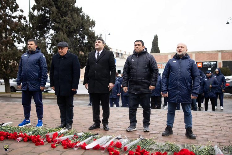 Bu, necə klubdur ki, futbolçusu gecə saat 5-də restoranda əylənir? 