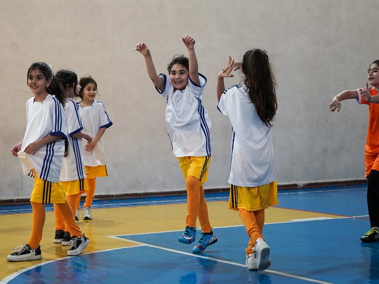 “Məktəbli Qızlar” turnirinin qrup mərhələsinə yekun vuruldu