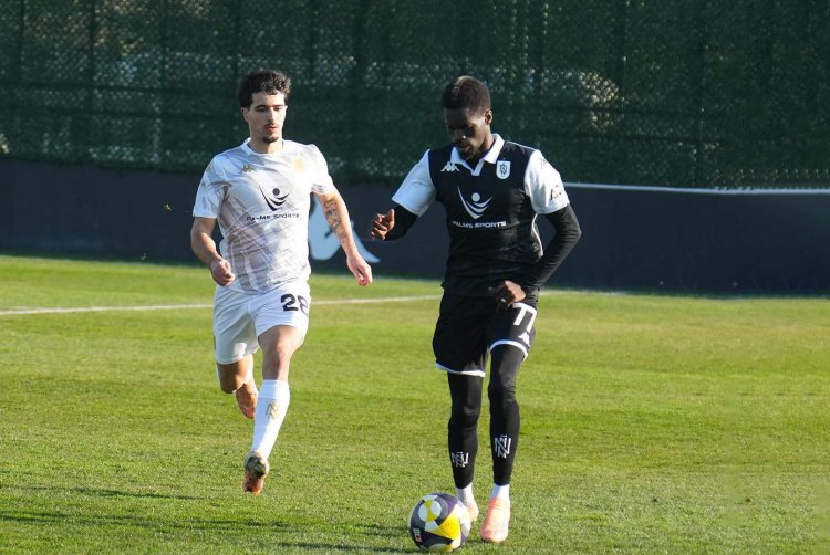  Vensan Abubakar "Neftçi"nin ikitərəfli oyununda dubl etdi