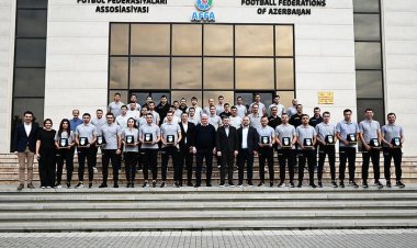 FIFA referiləri üçün vəsiqələr və döş nişanları təqdim olundu