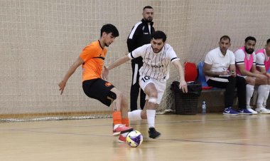  Son çempion rəqib qapısından 13 cavabsız top keçirdi - 14-cü tur