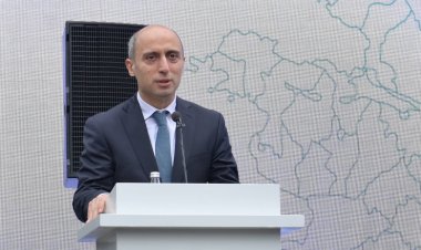 Nazir "Neftçi"ni təbrik etdi - FOTO