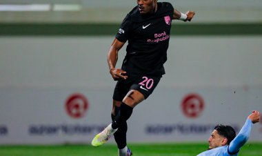 Coy Lens Mikels sabiq "Neftçi"li forvard Bahodir Nasimova çatdı 