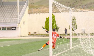 Çempionluğa iddialılar turu qələbə ilə yekunlaşıdırdılar