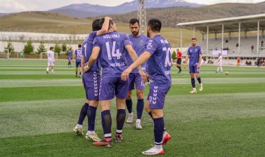 Hakimi təhqir edən futbolçuya 4 oyunluq cəza verildi 