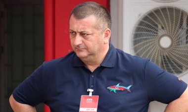 Zaur Axundovun ev dustaqlığında saxlanılma müddəti uzadıldı