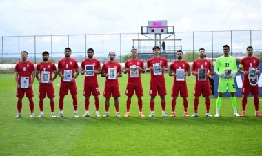  Millinin futbolçuları müharibədə həlak olan uşaqları yad etdilər