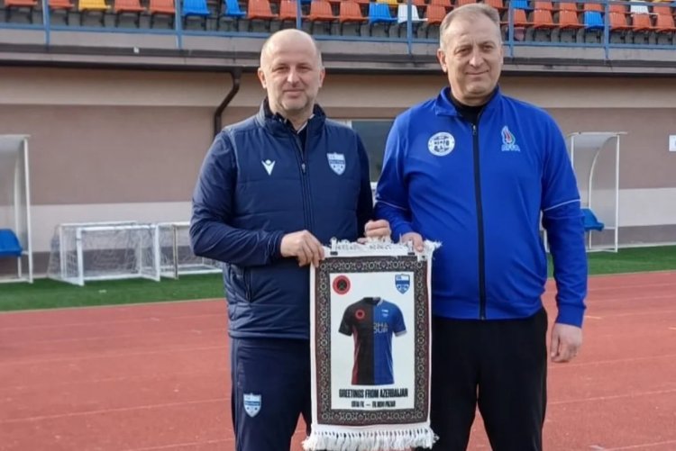 "Difai"dən Serbiyaya yollanıb Nenad Lalatoviçə "Qarabağ"ın formasını hədiyyə etdi - FOTO