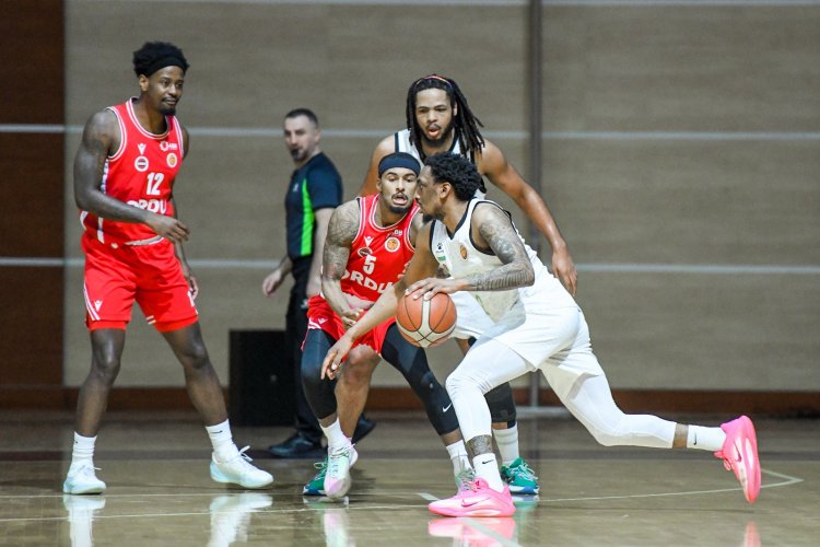  Çempionluğa iddialı kollektivlər 18-ci turu qələbə ilə başa vurdu