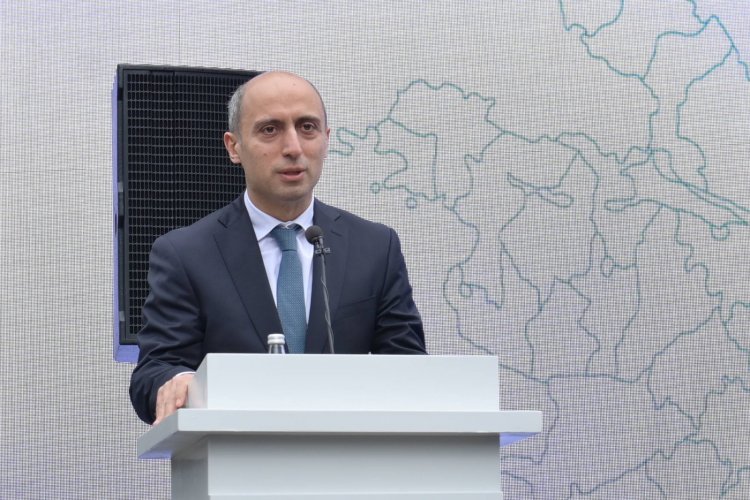 Nazir "Neftçi"ni təbrik etdi - FOTO