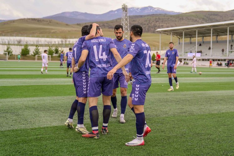 Hakimi təhqir edən futbolçuya 4 oyunluq cəza verildi 