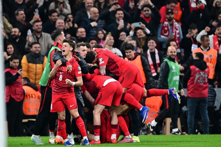 DÇ: Türkiyə millisi pley-offun yarımfinalında qələbə qazandı