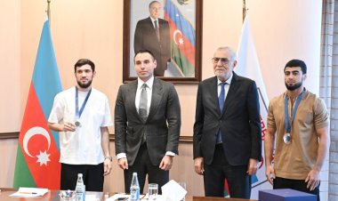 Olimpiya mükafatçılarımızın medalları yenisi ilə əvəz olundu