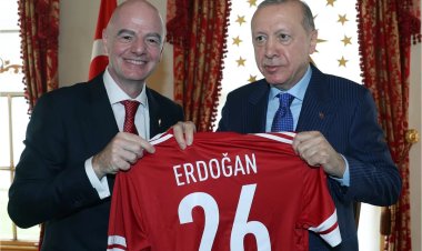  FİFA prezidenti Rəcəb Tayyib Ərdoğana forma hədiyyə etdi