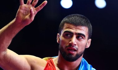 Dünya Güləş Birliyi Həsrəti 12 qat Avropa çempionu ilə müqayisə etdi