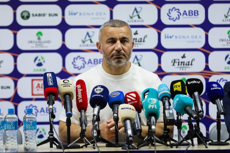 "Bəzən məndə də olur, təcrübəsiz futbolçudan oyunun gedişatında çox şey tələb edirəm" - VİDEO