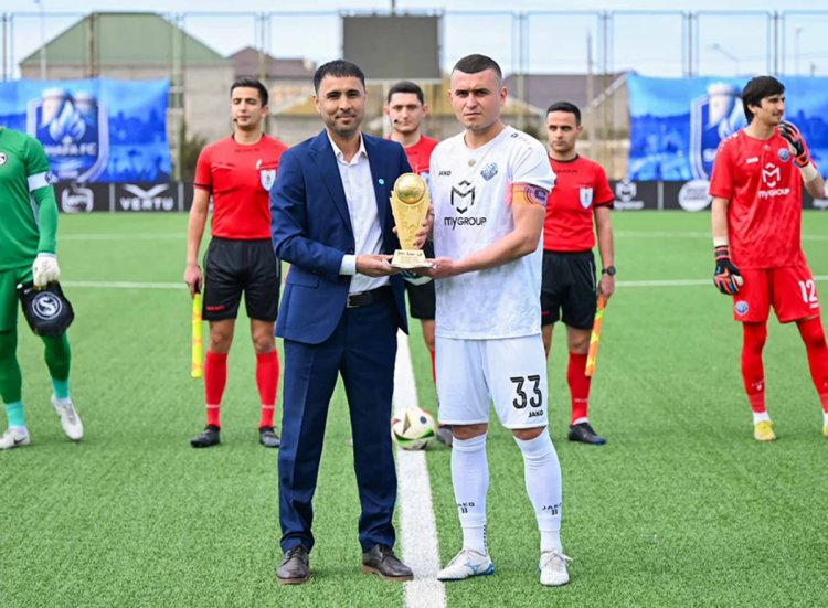  Peşəkar Futbol Liqası "Şəfa"nın oyunçusunu mükafatlandırdı