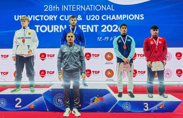 İki güləşçimiz "Zəfər Kuboku"nun ilk günündə qızıl medal qazandı