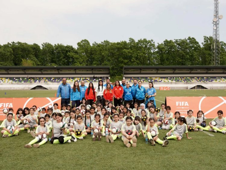 FİFA-nın dəstəyi ilə Lənkəranda qızlar üçün futbol festivalı keçirilib