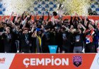 Çempion "Sabah" mükafatlandırıldı