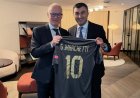 "Qarabağ"ın prezidenti UEFA-nın rəsmisinə forma hədiyyə göndərdi