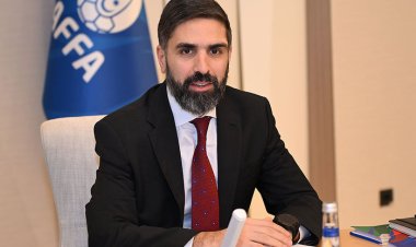 Rövşən Nəcəf "Sabah"ı təbrik etdi