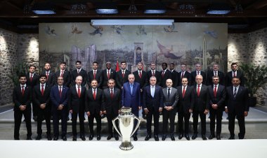 FOTOLAR: Rəcəb Tayyib Ərdoğan "Qalatasaray"ın üzvlərini qəbul etdi 