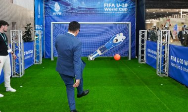  “FIFA U-20 World Cup Azerbaijan & Uzbekistan 2027” stendi qurulub